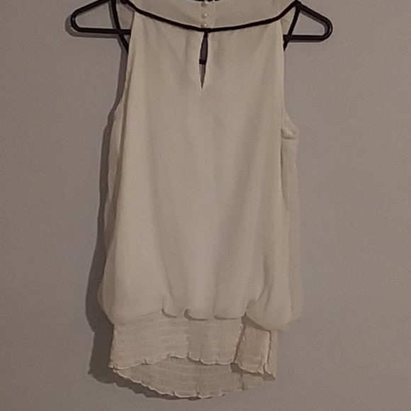 Bcx size medium ruffle sleeveless blouse - Picture 4 of 5